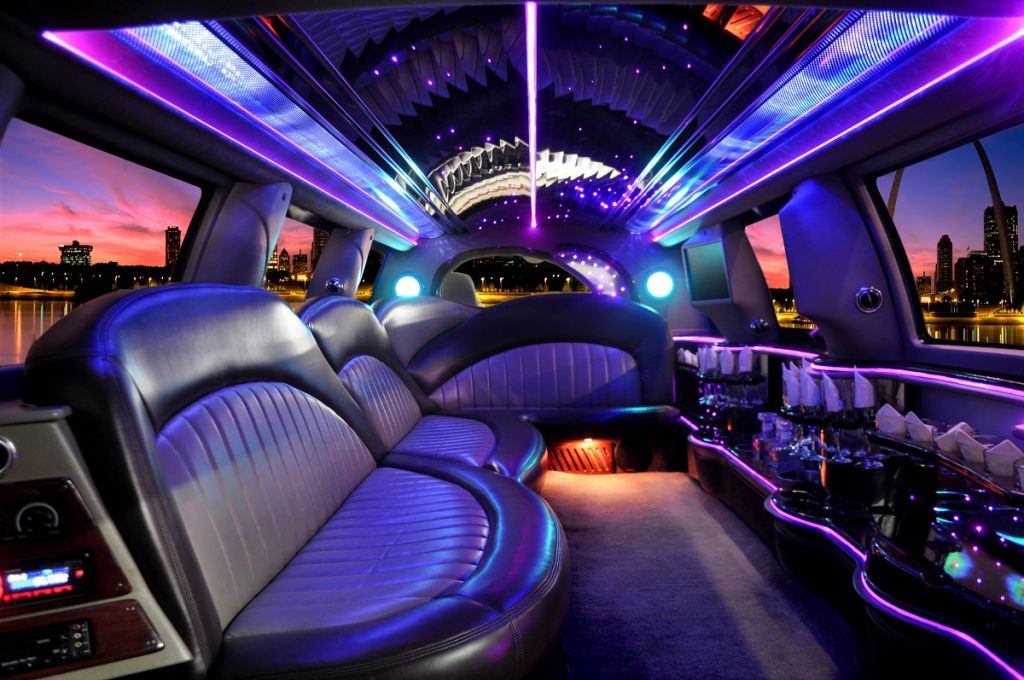 LINCOLN NAVIGATOR LIMO SERVICE San DiegoSan Diego Party Bus Rental Services